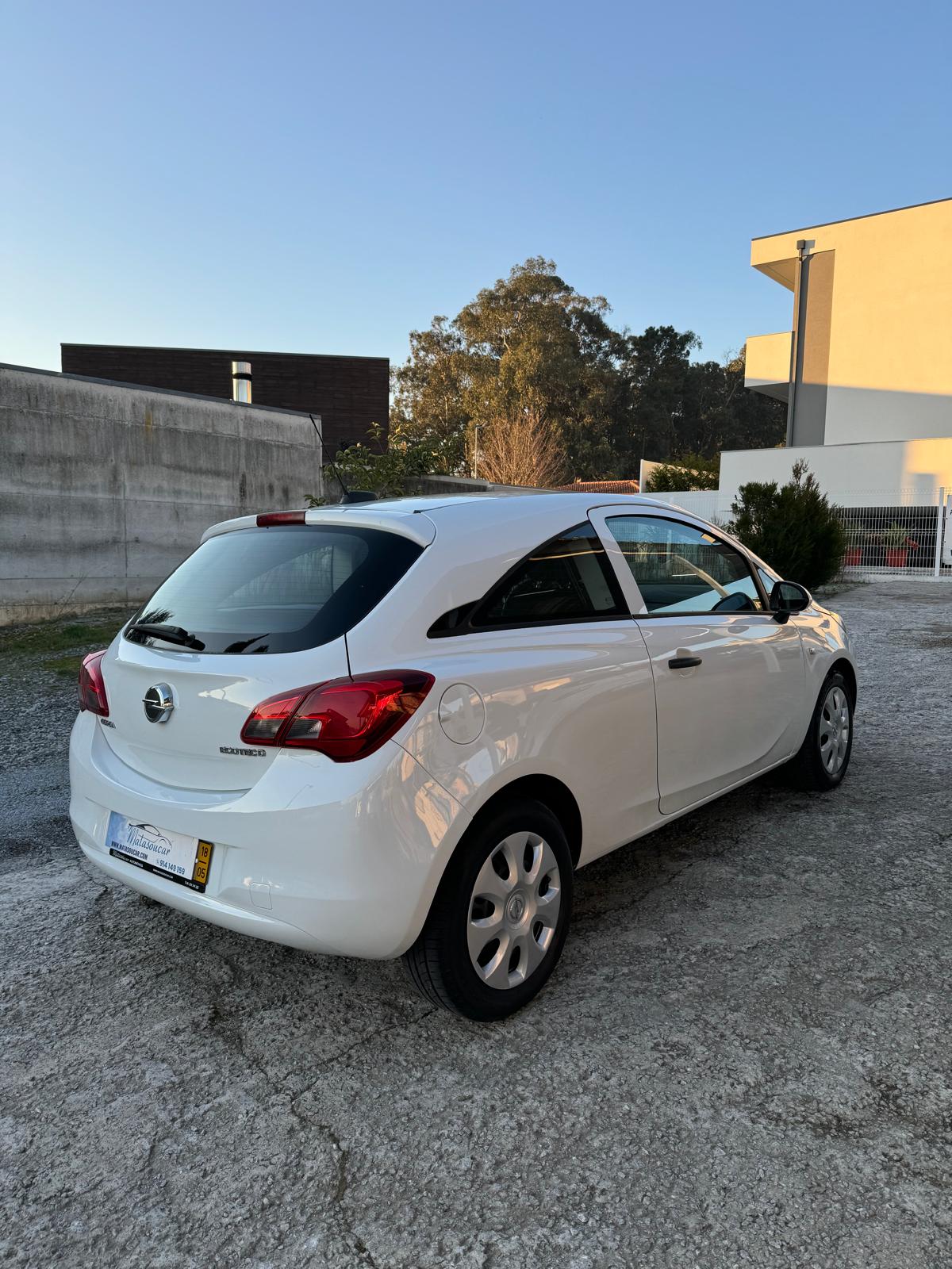 Opel Corsa comercial