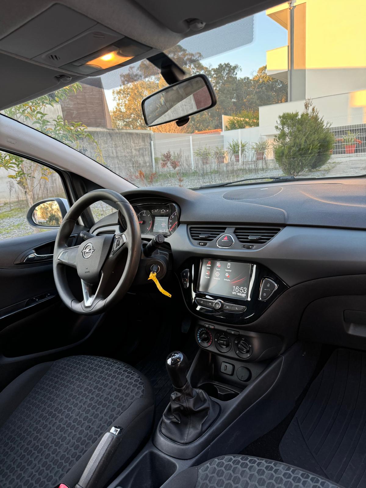 Opel Corsa comercial